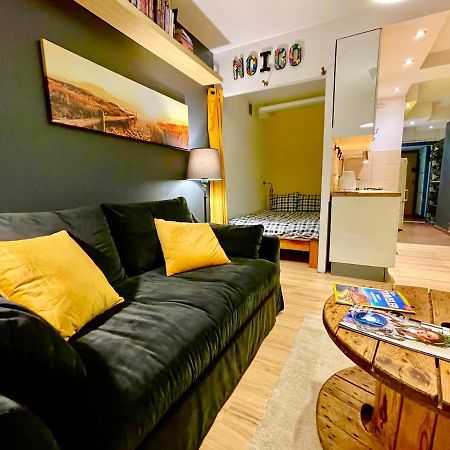 FORUM Metro fast WiFi 55'TV Netflix HBO AppleTV+ Varsavia Esterno foto