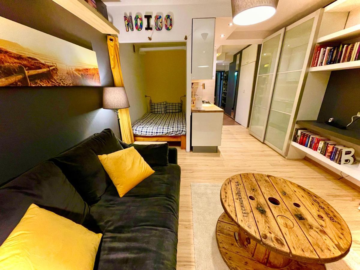 FORUM Metro fast WiFi 55'TV Netflix HBO AppleTV+ Varsavia Esterno foto