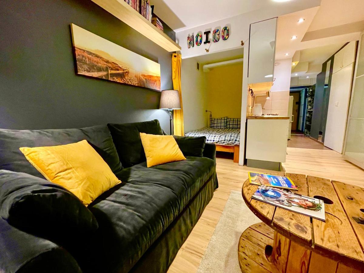 FORUM Metro fast WiFi 55'TV Netflix HBO AppleTV+ Varsavia Esterno foto